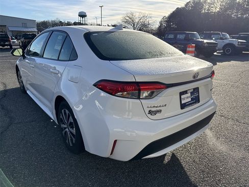 Used 2022 Toyota Corolla LE image 5