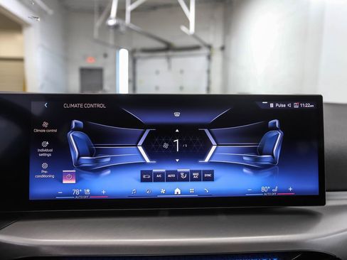 Certified 2025 BMW 330i xDrive Sedan image 18