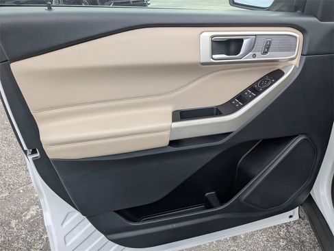 Used 2022 Ford Explorer XLT w/ Equipment Group 202A image 10