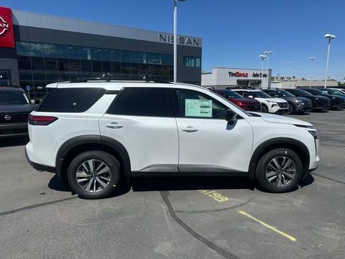 New 2026 Nissan Pathfinder SL AWD/4WD image 12