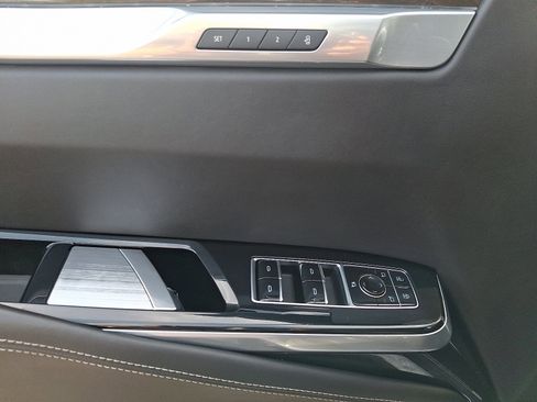 Used 2025 Cadillac Escalade ESV Sport Platinum w/ LPO, Floor Liner Package AWD/4WD image 15