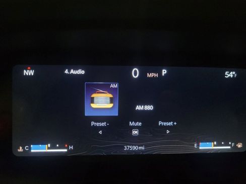 Used 2023 Jeep Grand Cherokee Laredo AWD/4WD image 23