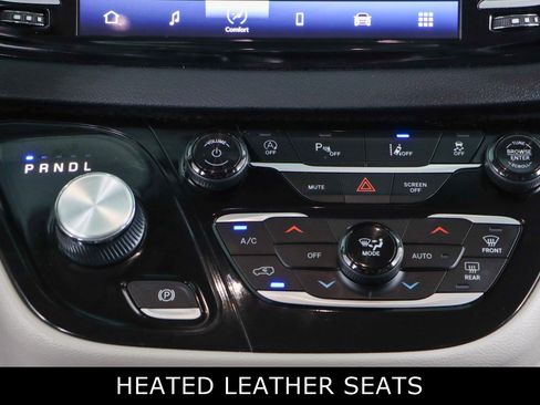 Used 2023 Chrysler Pacifica Touring-L image 20