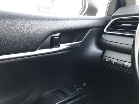 Used 2022 Toyota Camry SE image 33