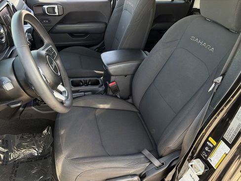 Used 2023 Jeep Wrangler Sahara w/ Cold Weather Group AWD/4WD image 7