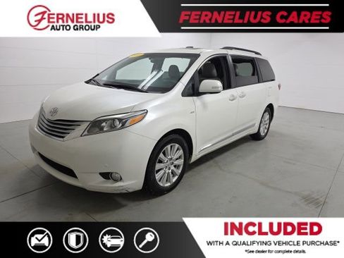 Used 2017 Toyota Sienna Limited Premium image 3