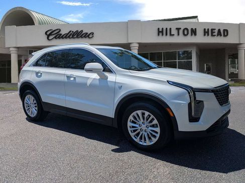 Used 2024 Cadillac XT4 Luxury w/ Cold Weather Package FWD image 8