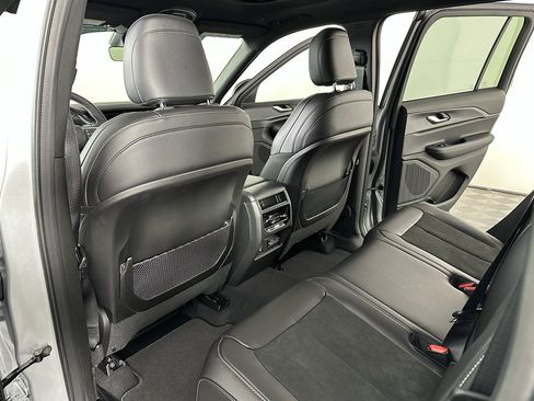 New 2025 Jeep Grand Cherokee Altitude image 25