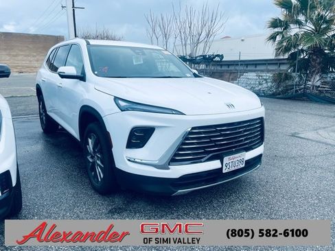 Certified 2025 Buick Enclave Preferred image 1