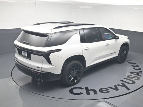 Used 2025 Chevrolet Traverse RS w/ LPO, Floor Liner Package FWD image 35