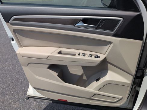 Used 2019 Volkswagen Atlas SEL R-Line AWD/4WD image 23