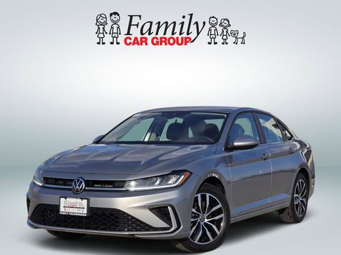 Used 2025 Volkswagen Jetta SE image 1