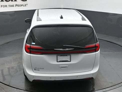 Used 2023 Chrysler Pacifica Touring-L FWD image 56