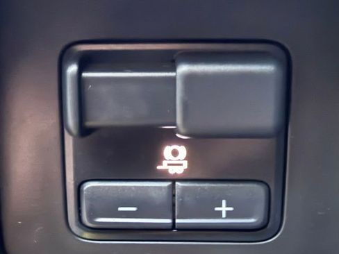 Used 2023 GMC Canyon AT4 w/ AT4 Premium Package image 27