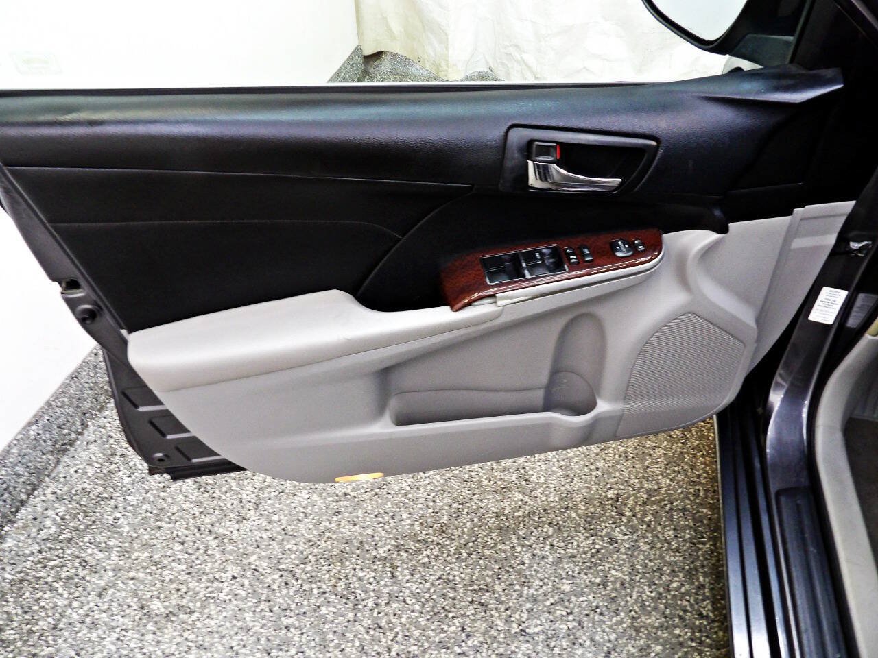 Used 2013 Toyota Camry XLE FWD image 7