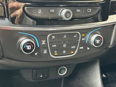 Used 2023 Chevrolet Traverse LT image 28