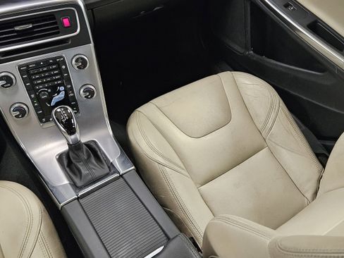 Used 2018 Volvo S60 T5 Dynamic w/ Vision Package image 16