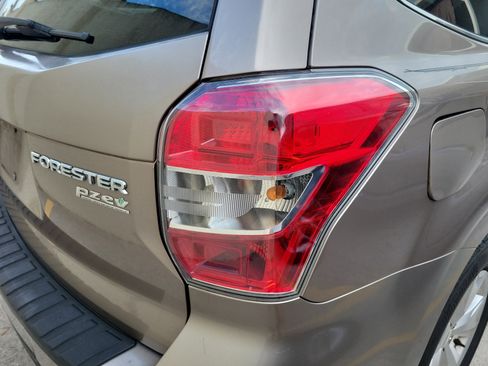 Used 2016 Subaru Forester 2.5i Limited w/ Popular Package #2 AWD/4WD image 10