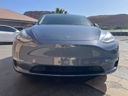 Used 2023 Tesla Model Y AWD image 25