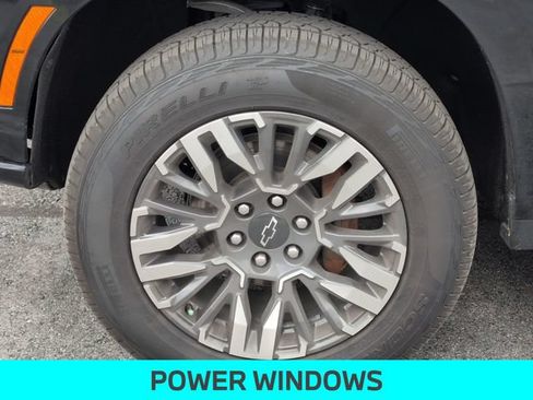 Used 2025 Chevrolet Tahoe Z71 w/ Comfort Package AWD/4WD image 11