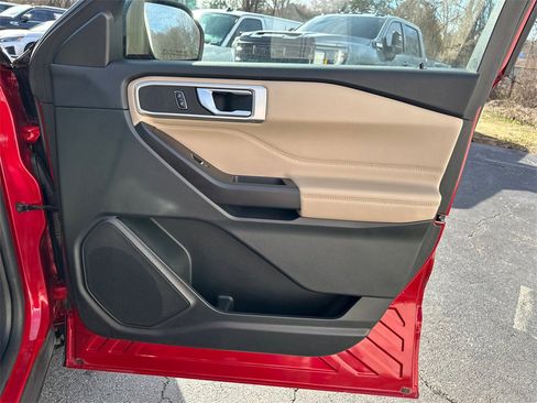 Used 2020 Ford Explorer XLT w/ Equipment Group 202A image 15