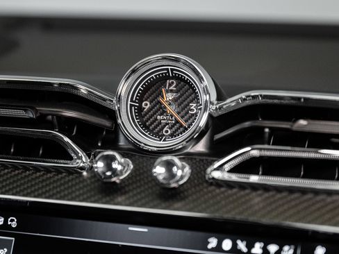 Used 2025 Bentley Bentayga image 42