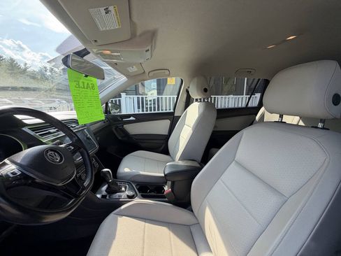 Used 2019 Volkswagen Tiguan SE w/ 3rd Row Seat Package AWD/4WD image 17