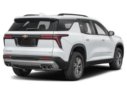 Used 2025 Chevrolet Traverse LT image 5