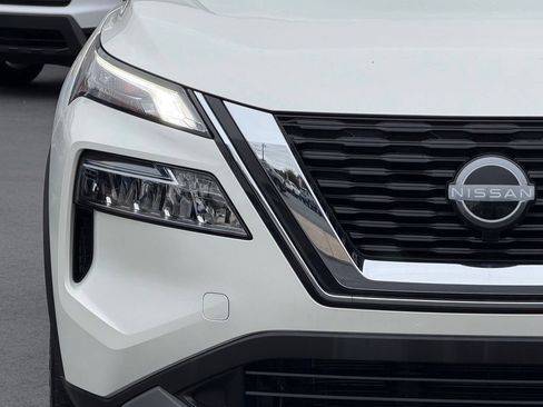 Used 2023 Nissan Rogue SV w/ SV Premium Package AWD/4WD image 2
