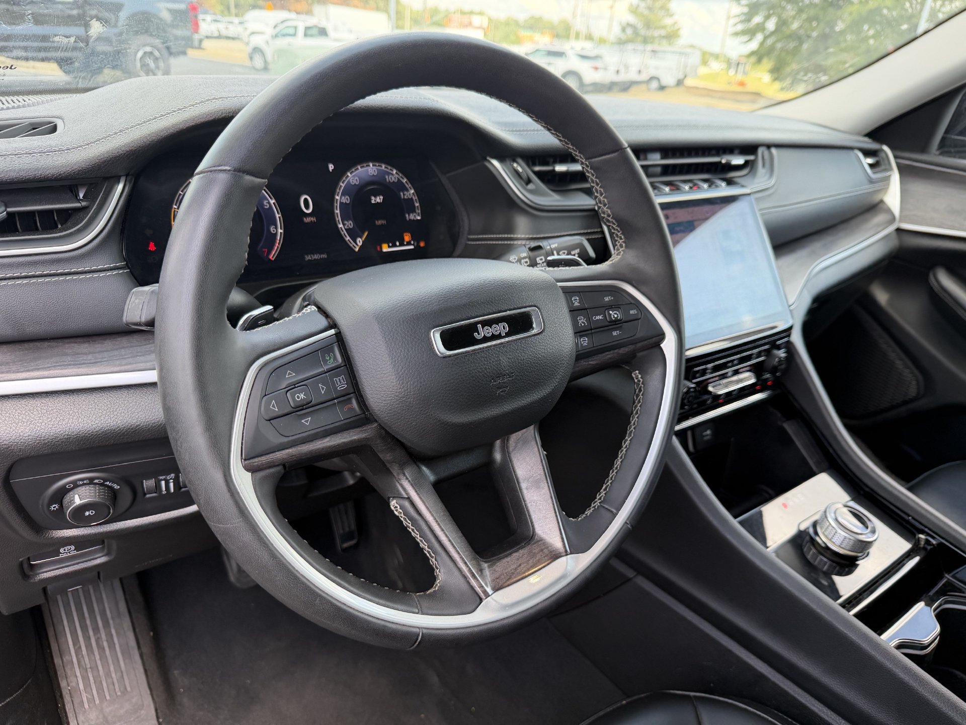Used 2023 Jeep Grand Cherokee L Limited RWD image 2