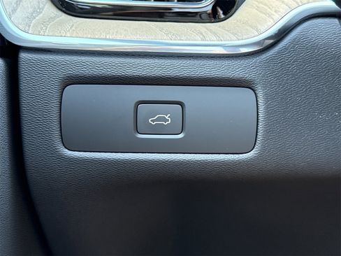 New 2026 Volvo XC60 B5 Plus w/ Protection Package Premier image 20