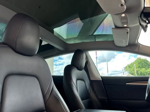 Used 2022 Tesla Model 3 Long Range AWD/4WD image 17