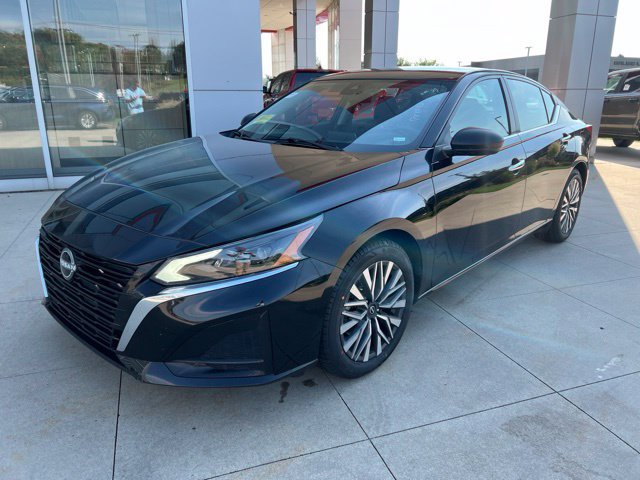 Used 2025 Nissan Altima 2.5 SV FWD image 3