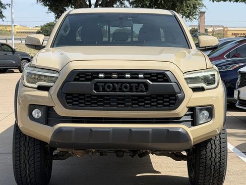 Used 2016 Toyota Tacoma TRD Off-Road w/ Premium & Technology Package AWD/4WD image 7