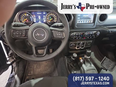 Used 2023 Jeep Gladiator Sport AWD/4WD image 8