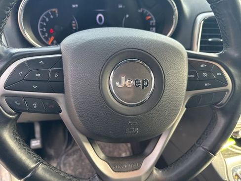 Used 2019 Jeep Grand Cherokee Laredo image 12