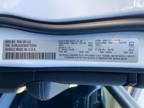 New 2025 Jeep Grand Cherokee 4WD image 29