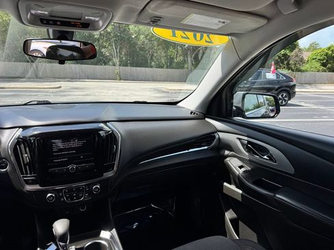 Used 2021 Chevrolet Traverse LT FWD image 24