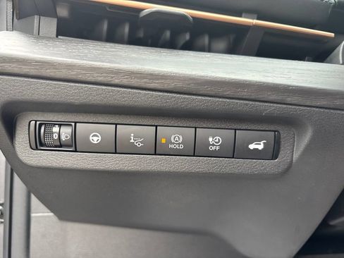 Used 2023 Nissan Ariya FWD image 24