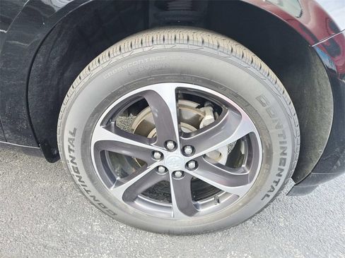 Used 2020 Buick Enclave Essence w/ Sport Touring Edition image 18