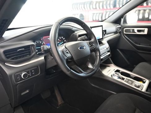 Used 2020 Ford Explorer XLT w/ Comfort Package AWD/4WD image 23