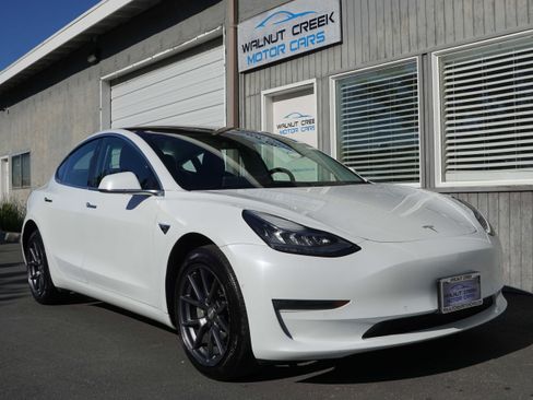 Used 2018 Tesla Model 3 Long Range RWD image 23