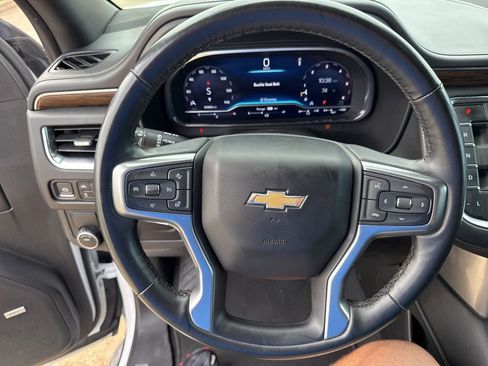 Used 2023 Chevrolet Suburban Premier image 22