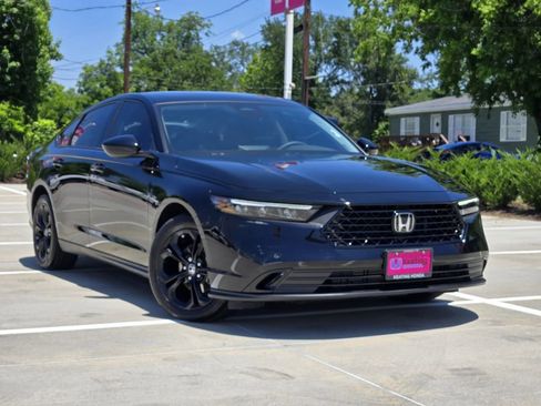 Certified 2025 Honda Accord SE image 3