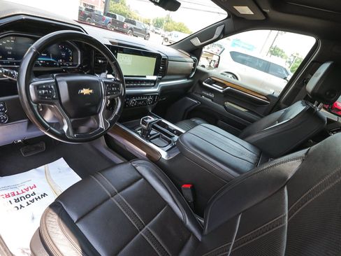 Used 2024 Chevrolet Silverado 1500 High Country w/ Technology Package AWD/4WD image 19