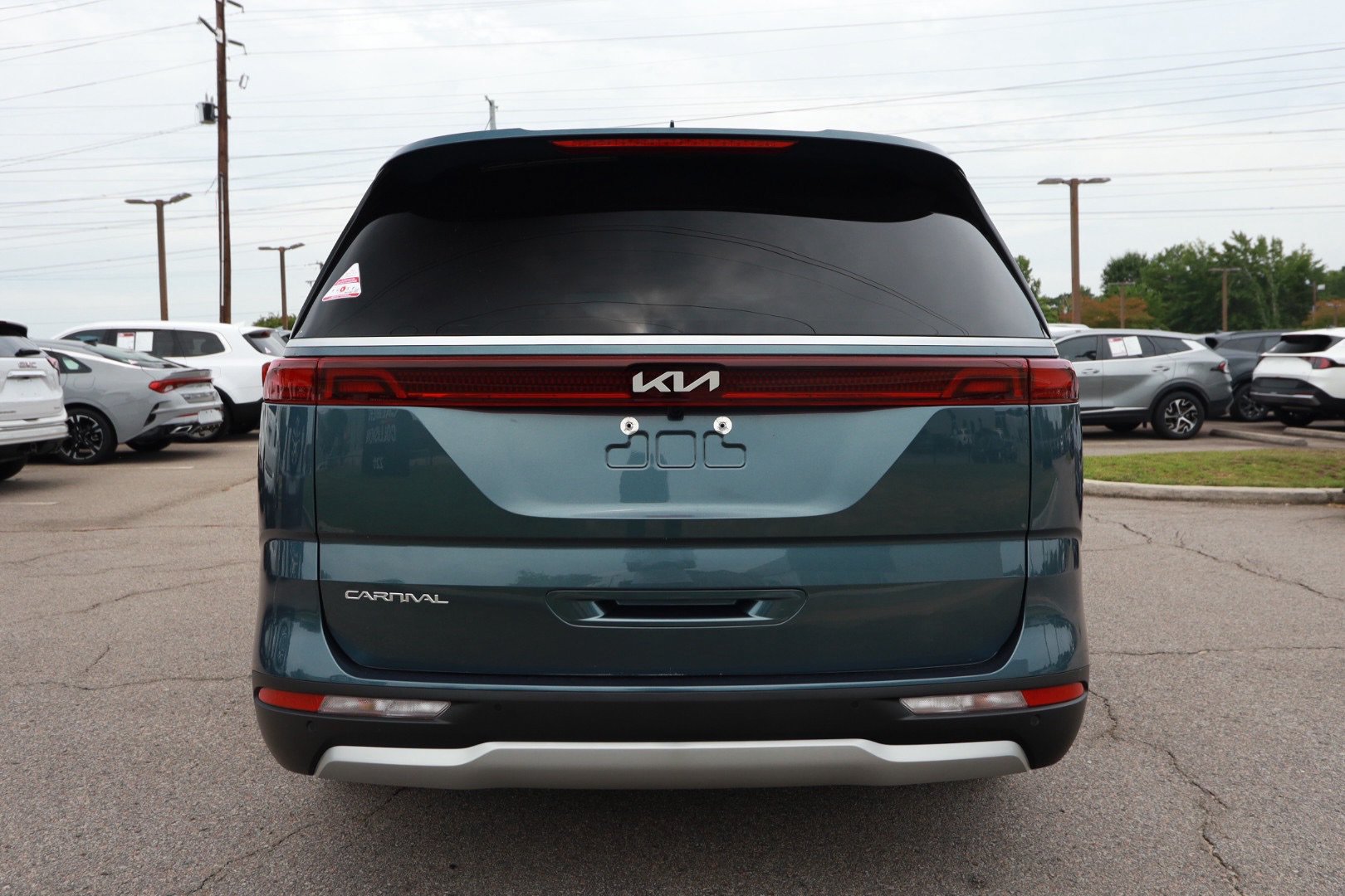 Used 2024 Kia Carnival EX FWD image 4