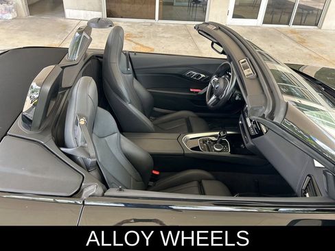 Used 2025 BMW Z4 sDrive30i RWD image 9