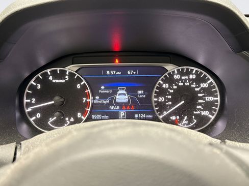 Used 2023 Nissan Altima 2.5 SV FWD image 9