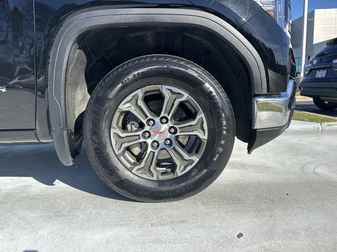 Used 2025 GMC Sierra 1500 SLT image 13