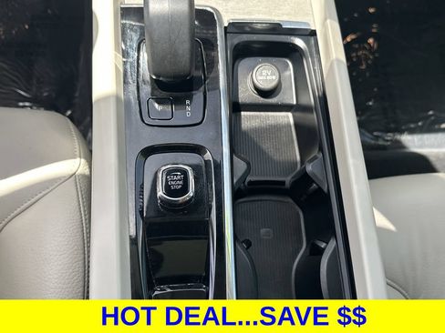 Used 2024 Volvo XC60 B5 Plus AWD/4WD image 19